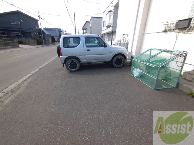 【札幌市北区新琴似七条のアパートの駐車場】