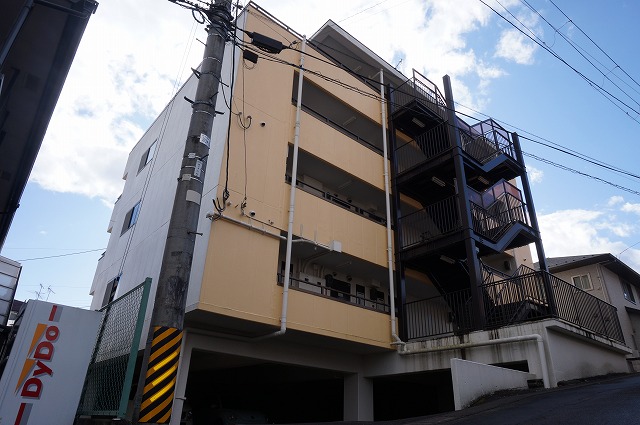 【メイツ北山の建物外観】