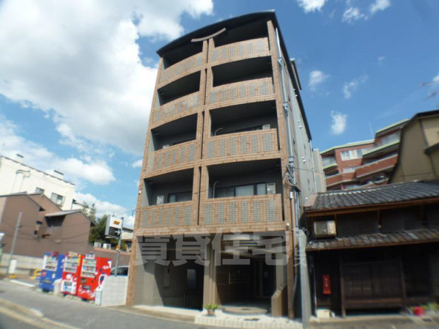 京都市中京区九町目のマンションの建物外観