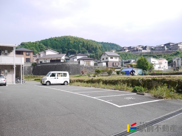 【フレグランスIIＢ棟の駐車場】