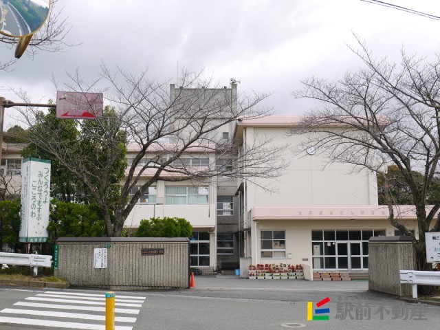 【フレグランスIIＢ棟の小学校】