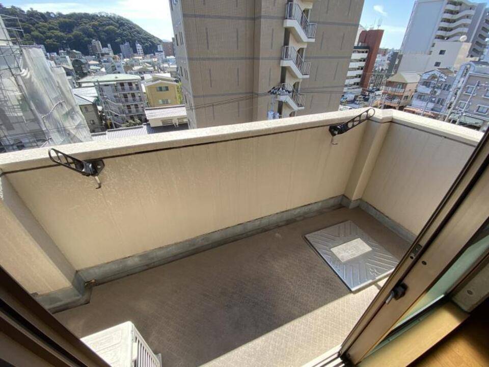 【松山市高砂町のマンションのバルコニー】