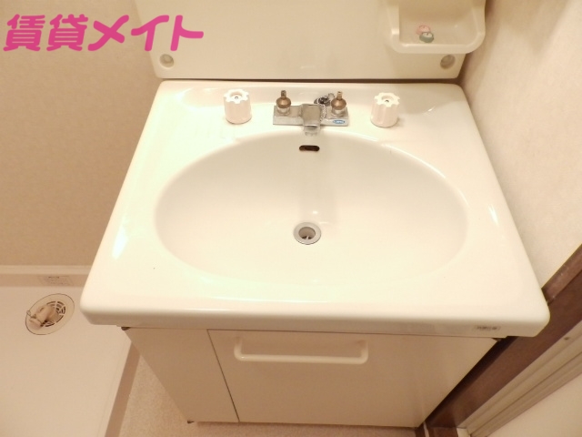 洗面設備　別部屋同タイプ