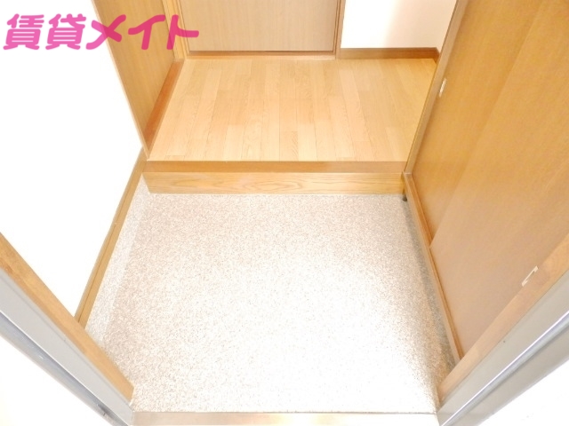 玄関　別部屋同タイプ