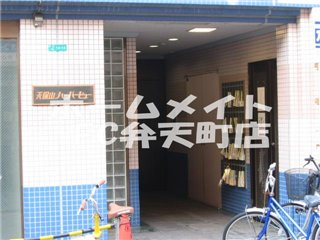 エントランス　落ち着いたエントランスです