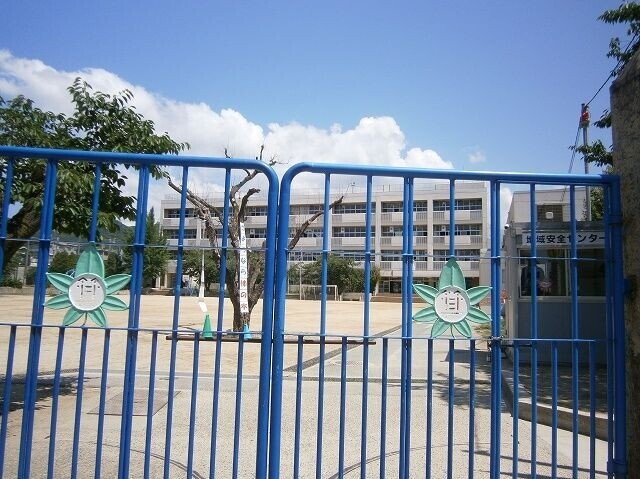 小学校　箕面小学校（小学校）まで185m