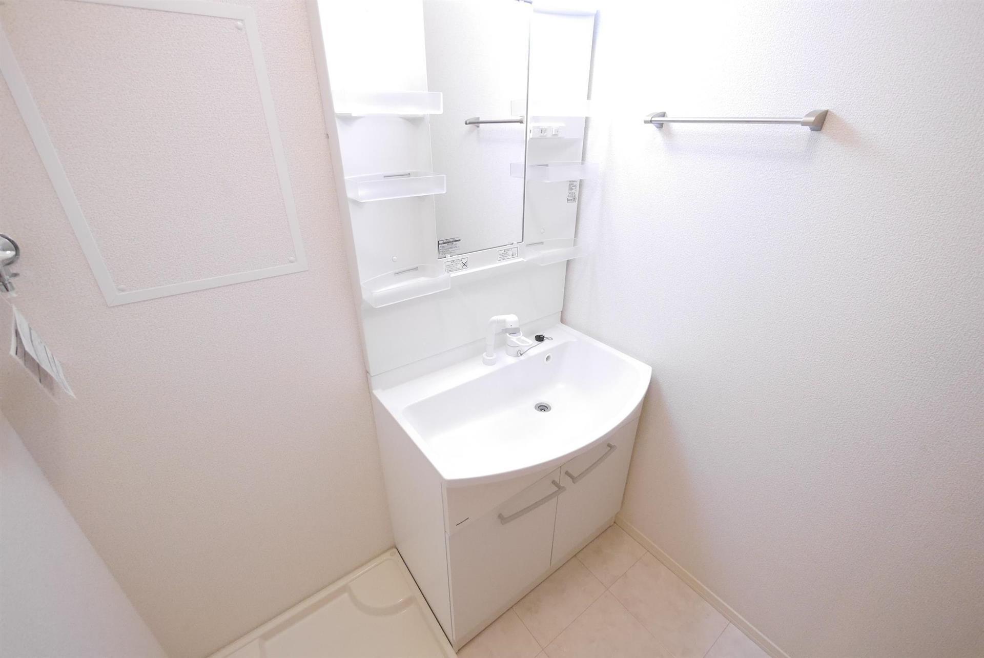 洗面設備　同タイプ反転