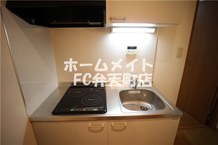 キッチン　コンパクトなキッチンで掃除もラクラク