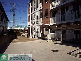 エントランス　設備・仕様は号室により異なる為、現況を優先致します。