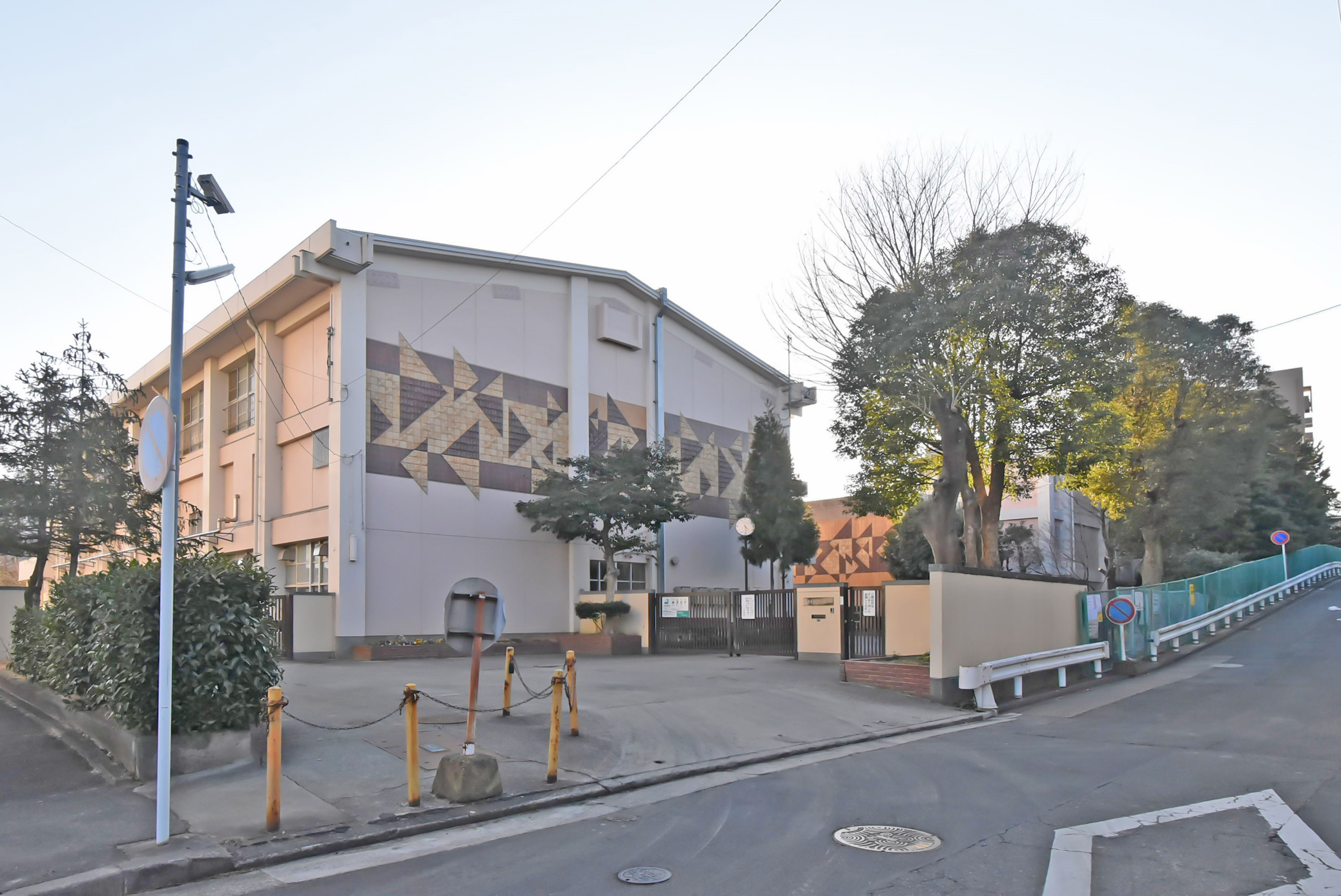 中学校　千種中学校（中学校）まで1900m