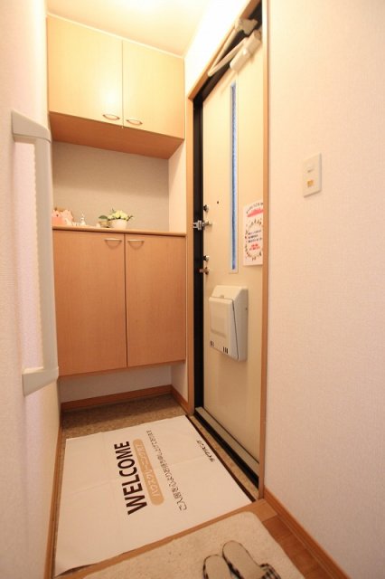 玄関　同物件別号室の写真です。