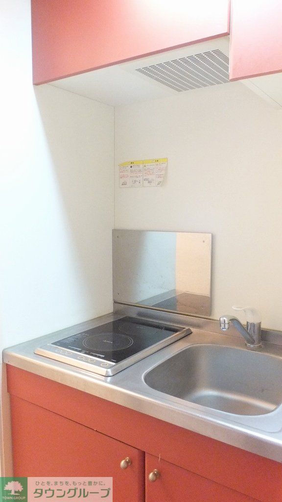 キッチン　2口の電気コンロ付き