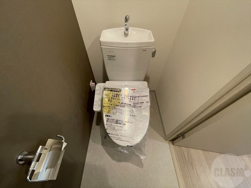 トイレ　温水洗浄便座付きトイレ