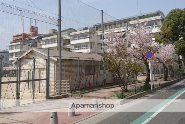 中学校　中央中学校（中学校）まで197m