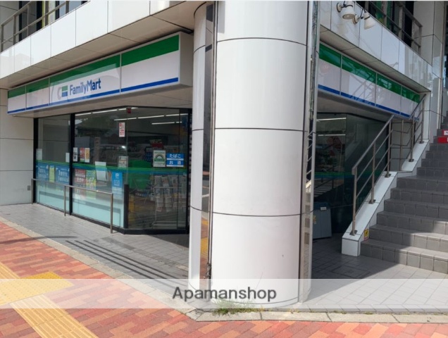 コンビニ　ファミリーマート（コンビニ）まで110m