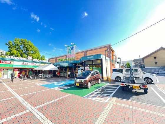 スーパー　フレスタ祇園店（スーパー）まで779m