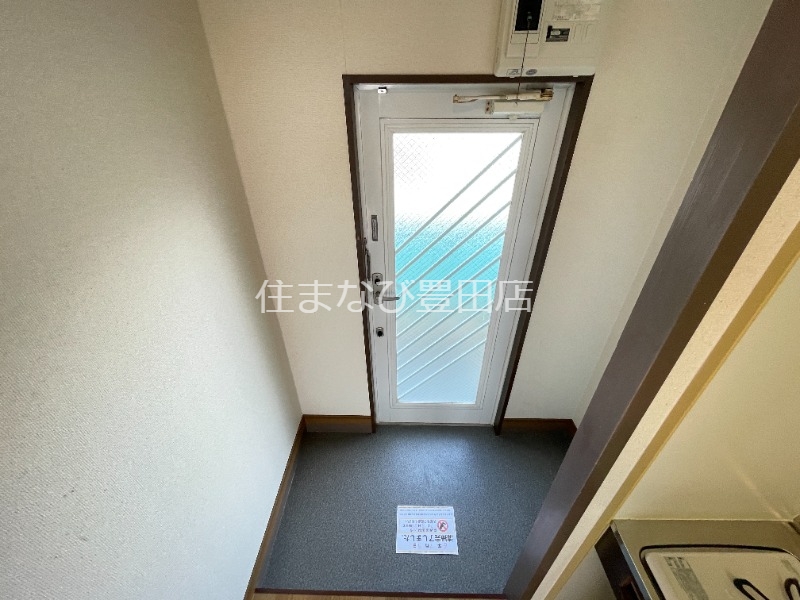 玄関　同型別部屋写真
