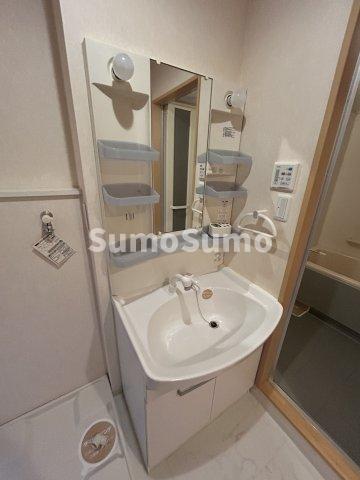 洗面設備　スペースが確保できる洗面所です