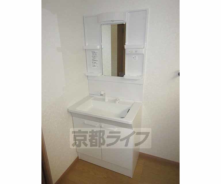 洗面設備　独立洗面台もあって便利！