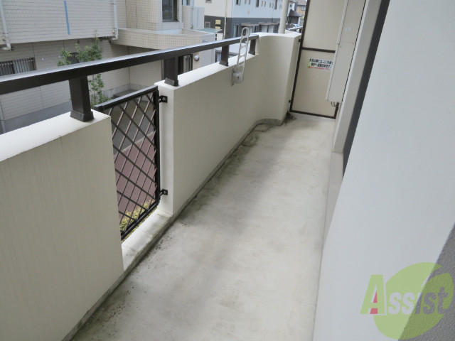 バルコニー　洗濯物を干すスペースが確保されていました。