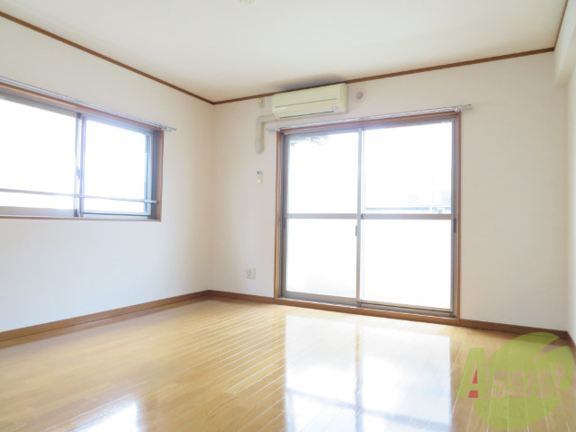 居室・リビング　広くてキレイなＬＤＫが広がっていて、充実した生活が送れそう。