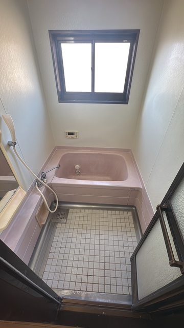 バス・シャワールーム　※補修前の参考画像の為、設備等は現況優先。