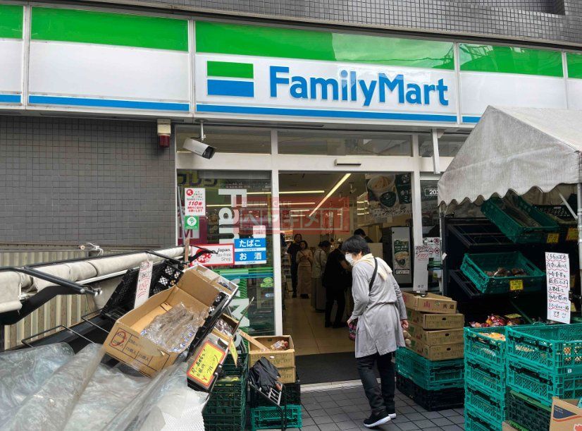 コンビニ　ファミリーマート上目黒二丁目店（コンビニ）まで680m