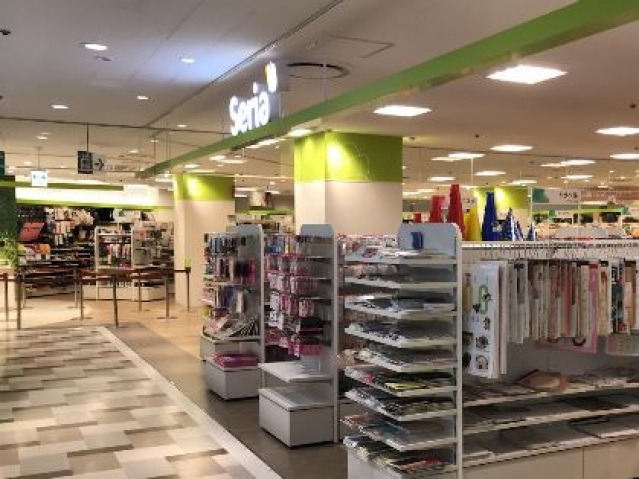 ショッピングセンター　Seria西友大森店（ショッピングセンター）まで607m