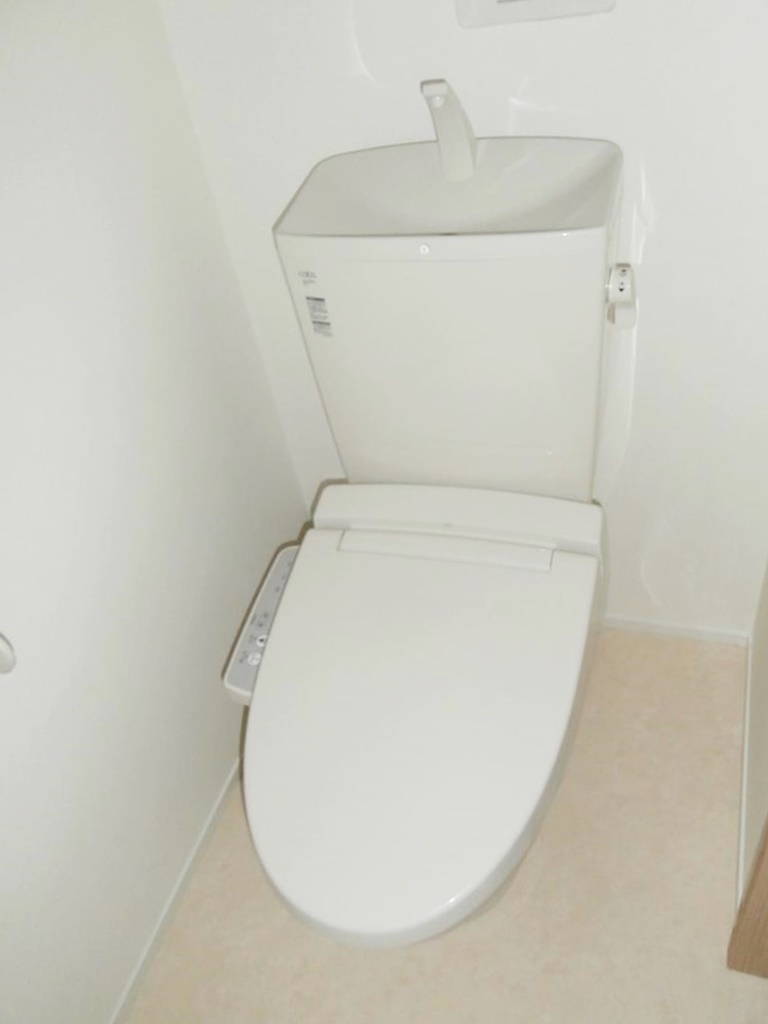 トイレ　嬉しい温水洗浄便座♪