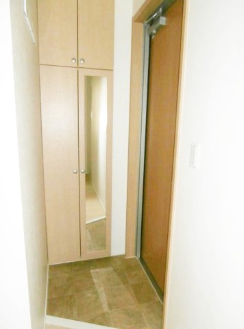 玄関　収納豊富なシューズボックスです♪