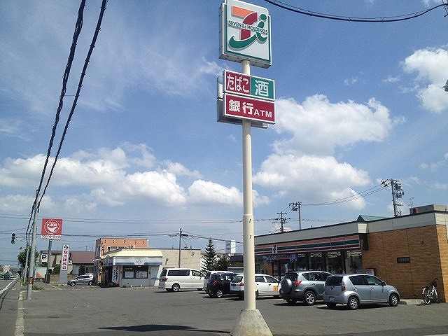 コンビニ　セブンイレブン旭川神居4条店（コンビニ）まで182m