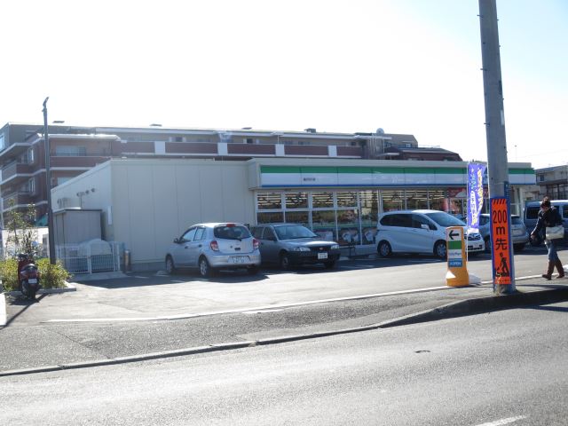 コンビニ　ファミリーマート（コンビニ）まで100m