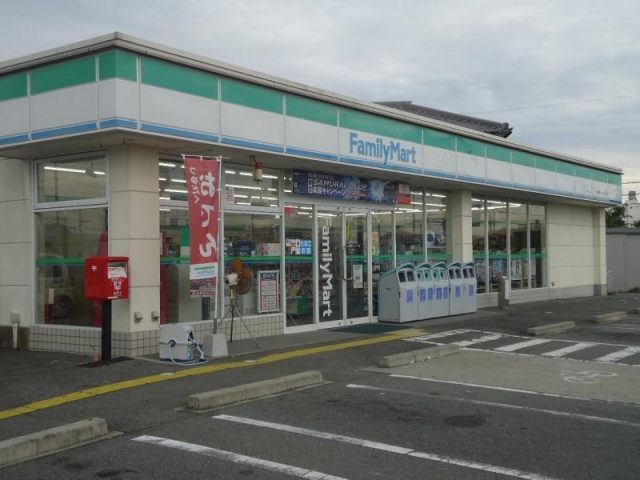 コンビニ　ファミリーマート　滝野社インター店（コンビニ）まで300m