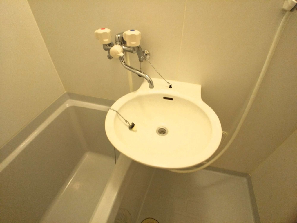 その他　鏡を備え　準備のしやすい洗面台