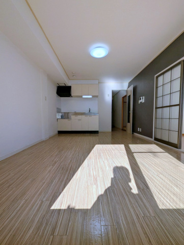 居室・リビング　南向きで明るいリビング