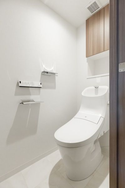 トイレ　♪温水洗浄便座♪■ウォールキャビネット収納付き♪