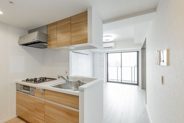 居室・リビング　ＬＤＫ１０.６　ピクチャーレール付いています♪　エアコン２台