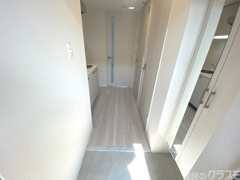 玄関　玄関を一歩入ると・・・こんな感じです。