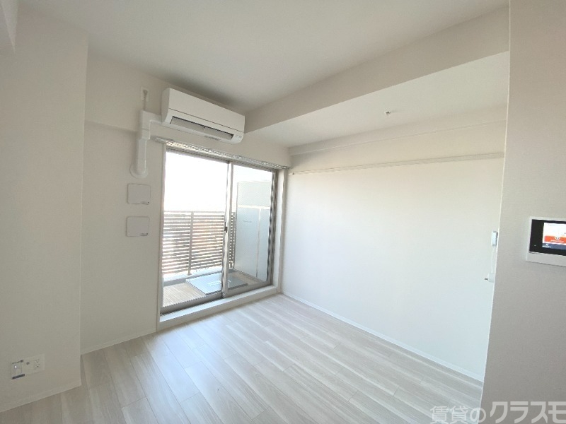 居室・リビング　白を基調にした明るいお部屋です。