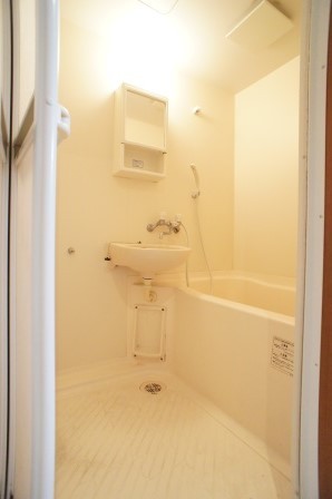 バス・シャワールーム　お風呂もゆっくりご入浴いただけます