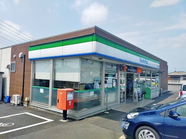 コンビニ　ファミリーマート富士宮若宮店（コンビニ）まで729m