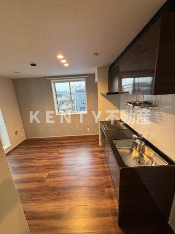 居室・リビング　こちらの居間で趣味の時間をお楽しみください