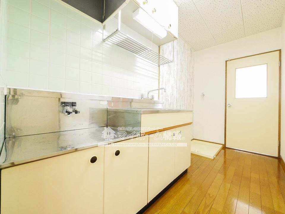 キッチン　グリーンのタイルが爽やか♪美味しいご飯が出来そう♪