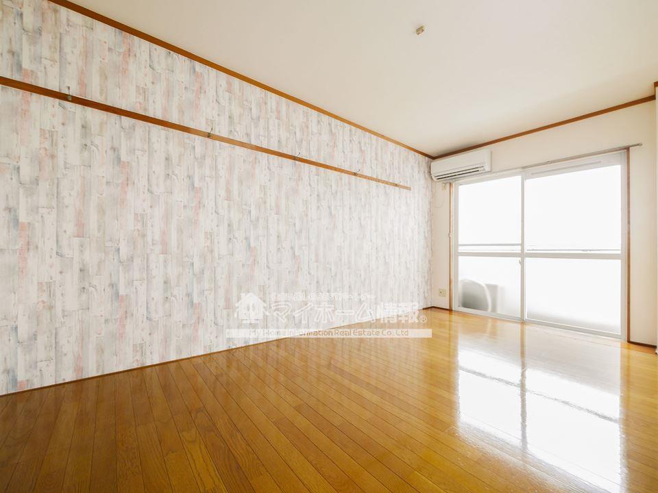 居室・リビング　出窓付きの角部屋7.5帖☆エアコン付で嬉しい♪