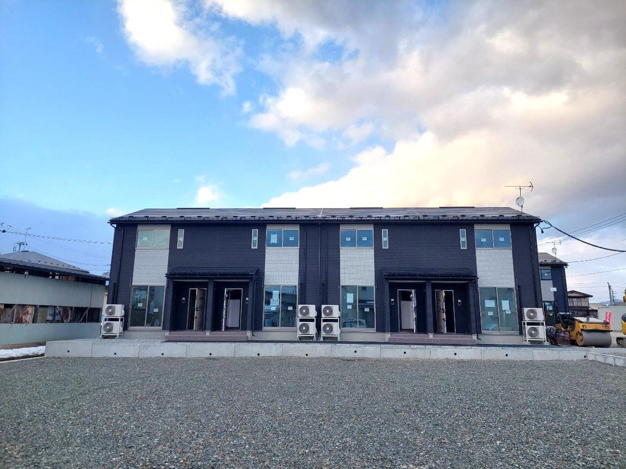 その他設備　B棟前の土地は分譲地です。いずれは家が建つ予定です