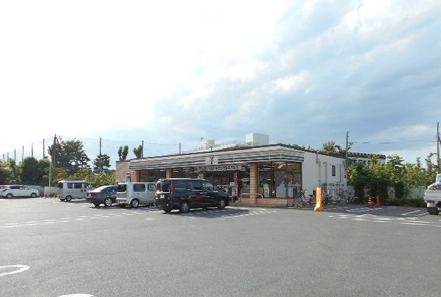コンビニ　セブンイレブン（コンビニ）まで550m