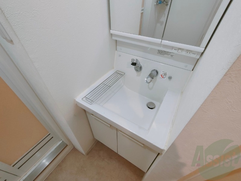 洗面設備　洗面台。朝の身支度はここでばっちり決めましょう。