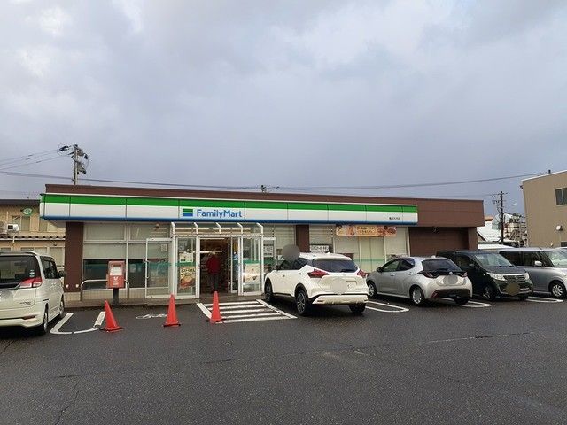 コンビニ　ファミリーマート　亀田大月店（コンビニ）まで320m