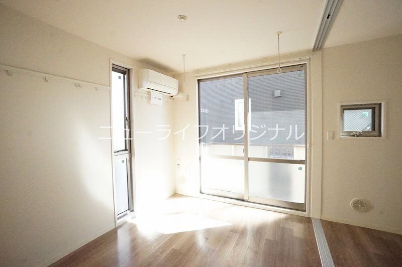 居室・リビング　角部屋、2面採光