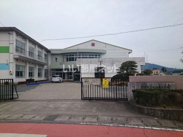 小学校　新城市立東郷西小学校（小学校）まで194m
